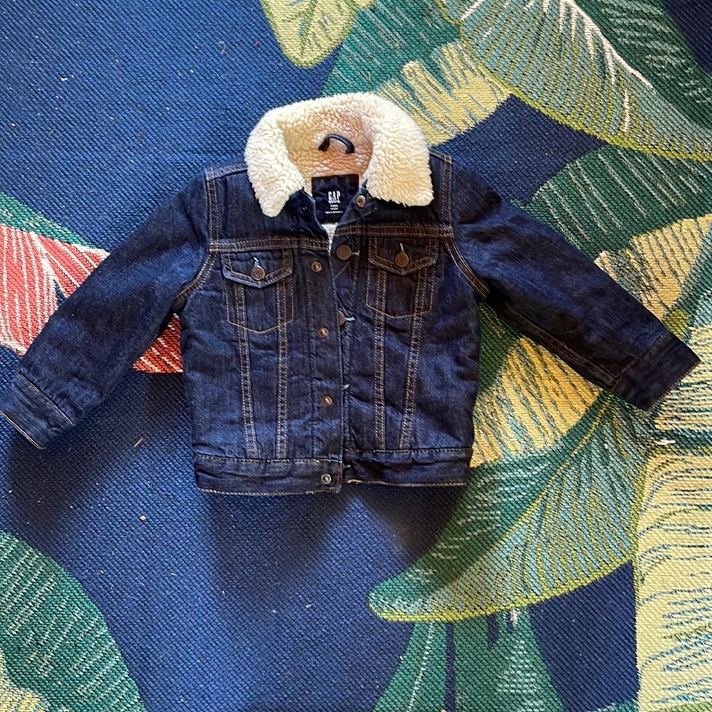 GAP Sherpa lined denim jacket- 2t, good used condition